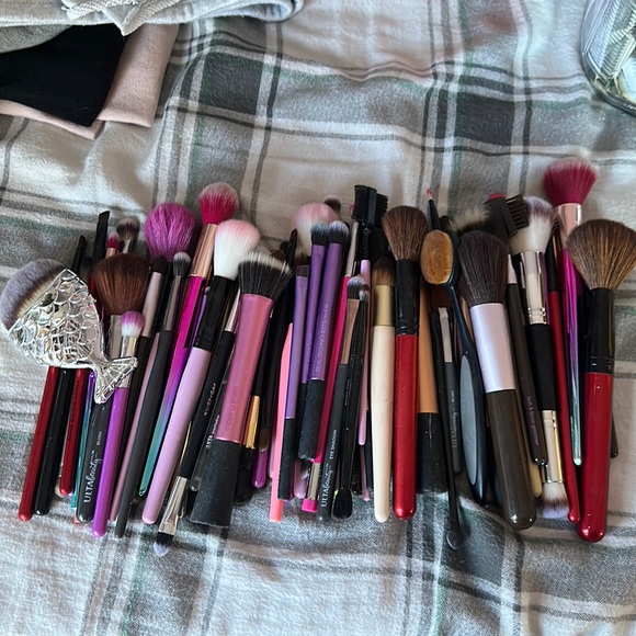 80 makeup brushes